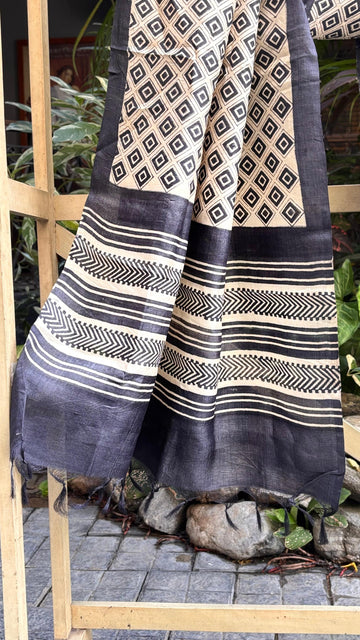 Black tassar Dupatta with White Hand Block Printing