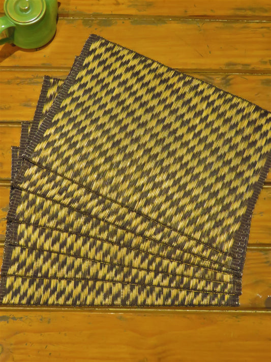Handcrafted Madurkathi Table Mat (Black-Natural)