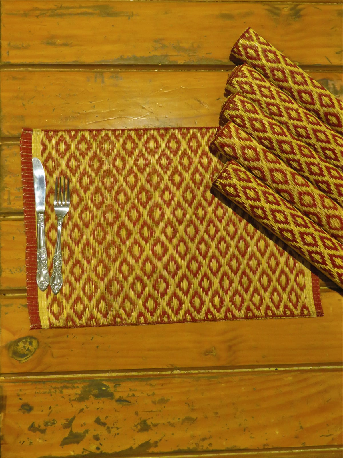 Handcrafted Madurkathi Table Mat (Maroon-Natural))